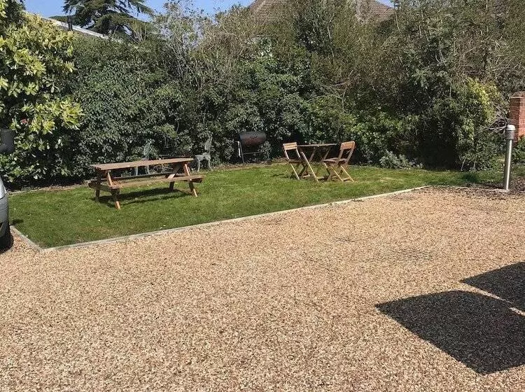 Flat 1 Helena House, 1 Bed, Sleeps 2, Garden