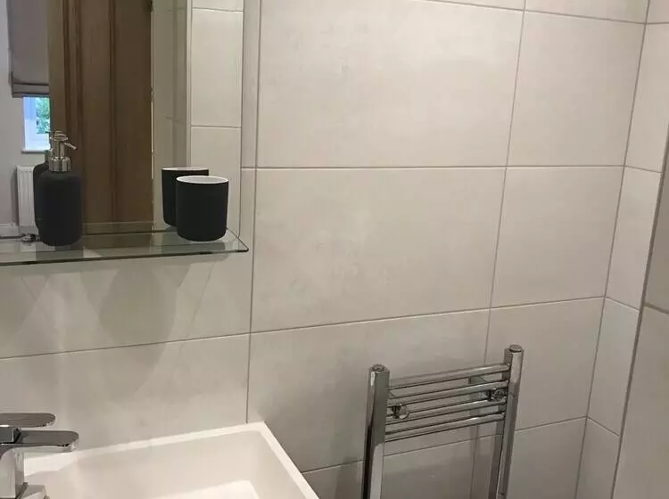 Flat 1 Helena House, 1 Bed, Sleeps 2, Garden