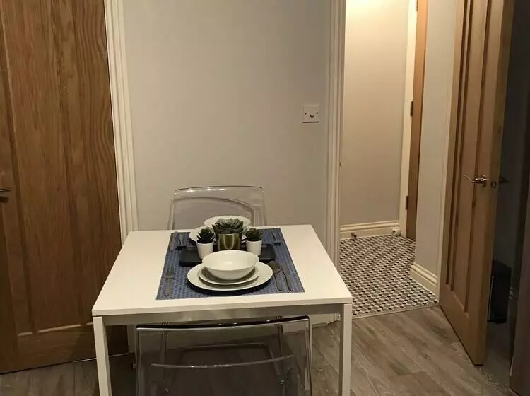 Flat 1 Helena House, 1 Bed, Sleeps 2, Garden