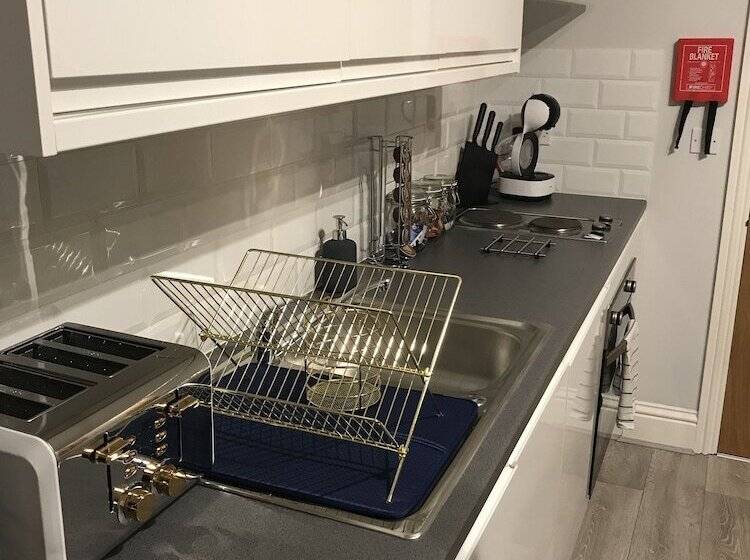 1 Helena Studio Apartment