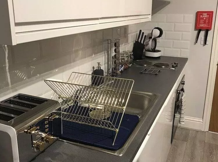 Flat 1 Helena House, 1 Bed, Sleeps 2, Garden