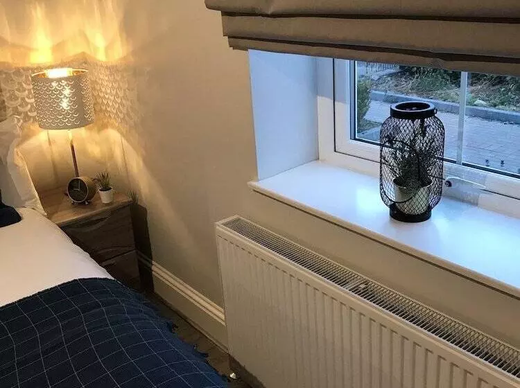 Flat 1 Helena House, 1 Bed, Sleeps 2, Garden