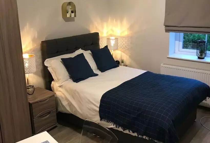Flat 1 Helena House, 1 Bed, Sleeps 2, Garden
