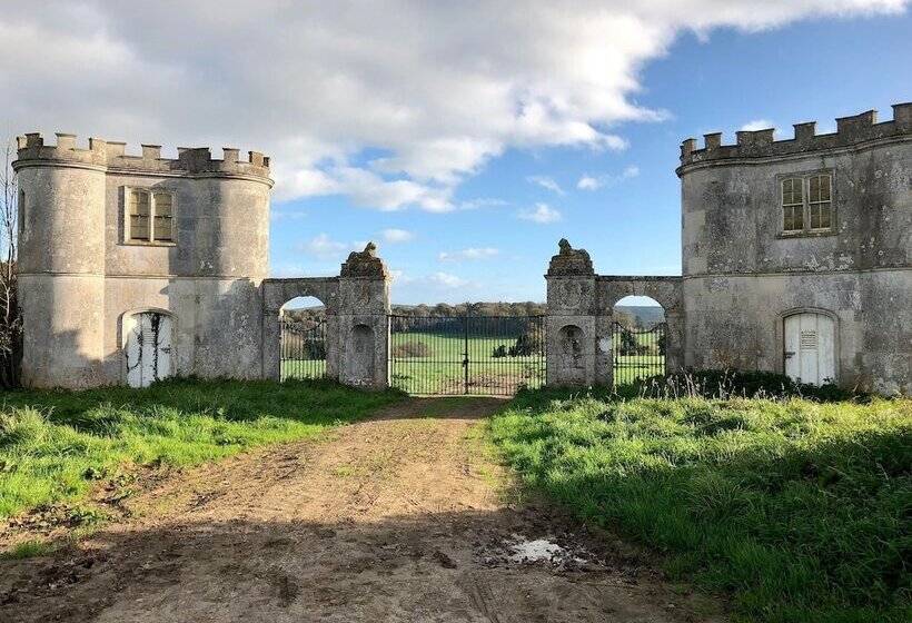 Bed and Breakfast Belhuish Farmhouse