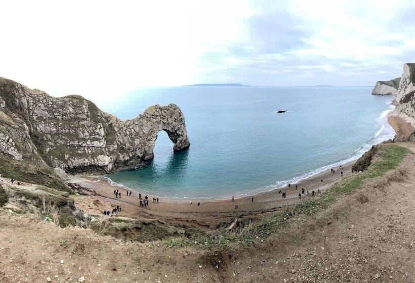 Bed and Breakfast Belhuish Farmhouse