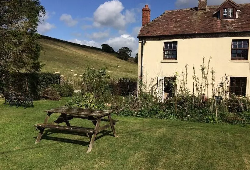 Aamiaismajoitus (B&B) Belhuish Farmhouse