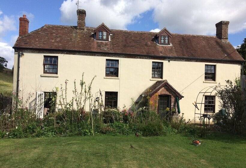 Bed and Breakfast Belhuish Farmhouse