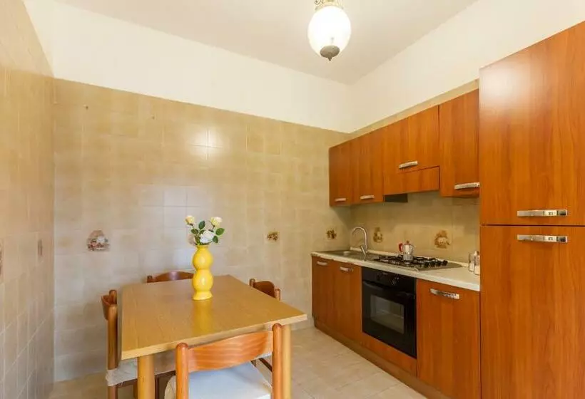 Flowers Apartments & Rooms