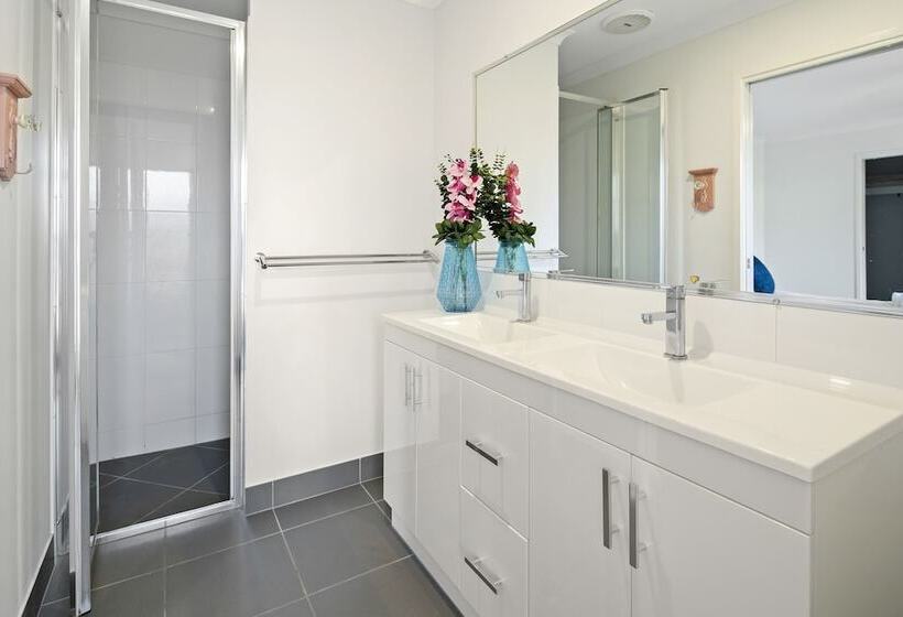 Whitsundays Paradise By The Port