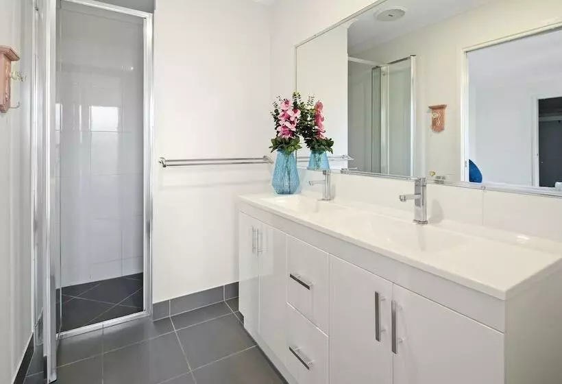 Whitsundays Paradise By The Port