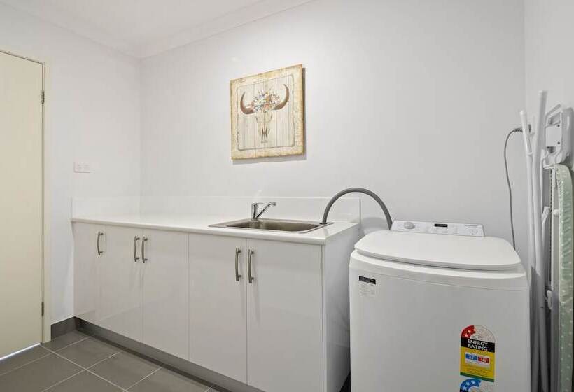 Whitsundays Paradise By The Port