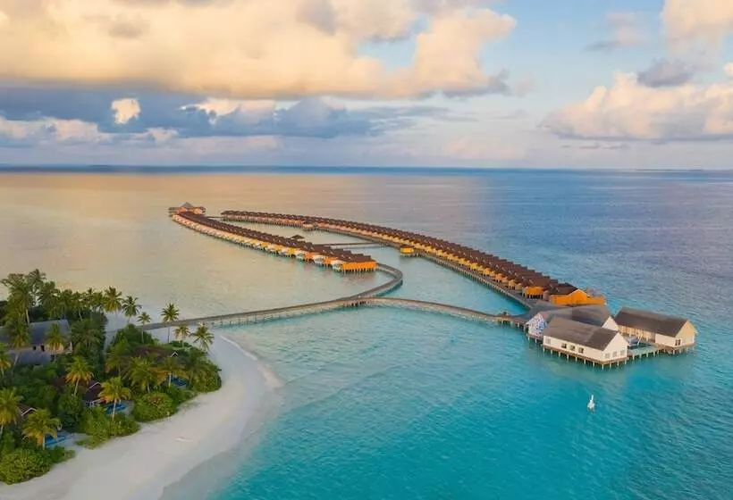 استراحتگاه The Standard, Huruvalhi Maldives