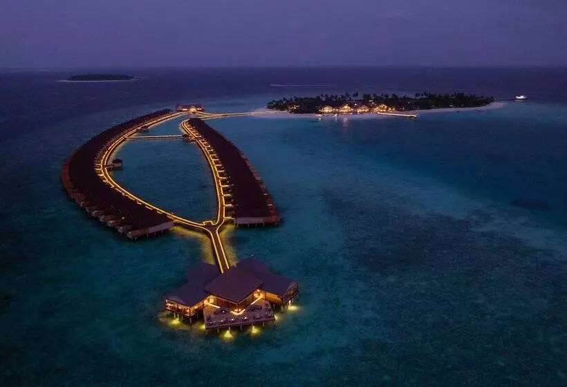 استراحتگاه The Standard, Huruvalhi Maldives
