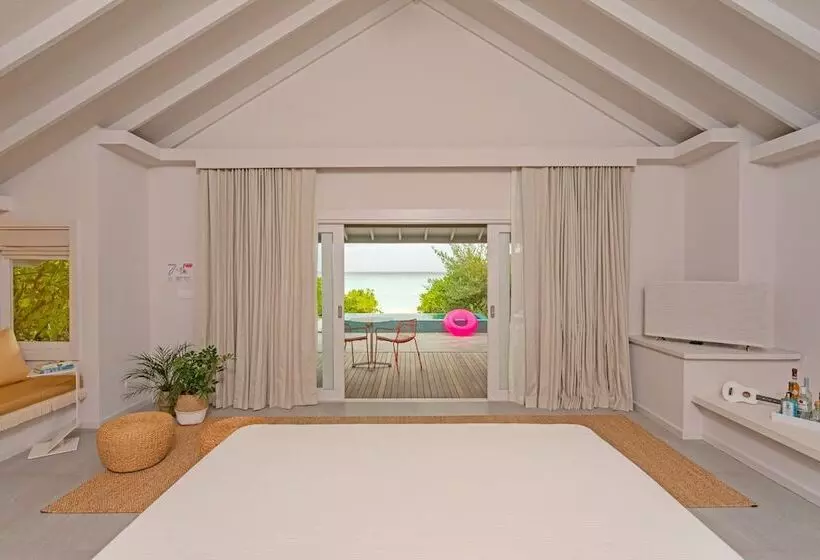 استراحتگاه The Standard, Huruvalhi Maldives