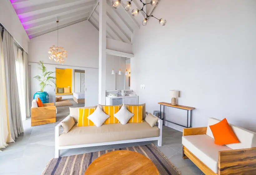 استراحتگاه The Standard, Huruvalhi Maldives