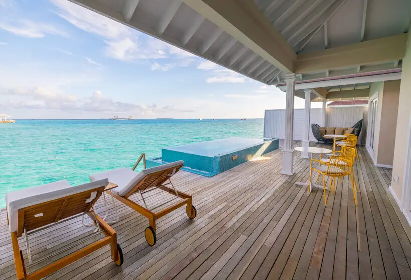 استراحتگاه The Standard, Huruvalhi Maldives