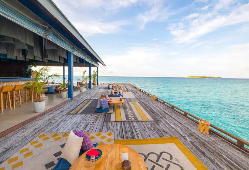 استراحتگاه The Standard, Huruvalhi Maldives