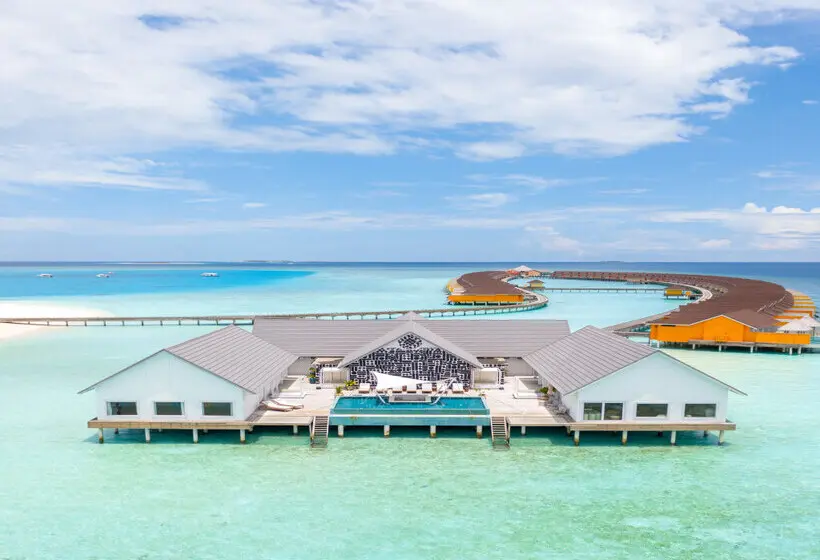 استراحتگاه The Standard, Huruvalhi Maldives
