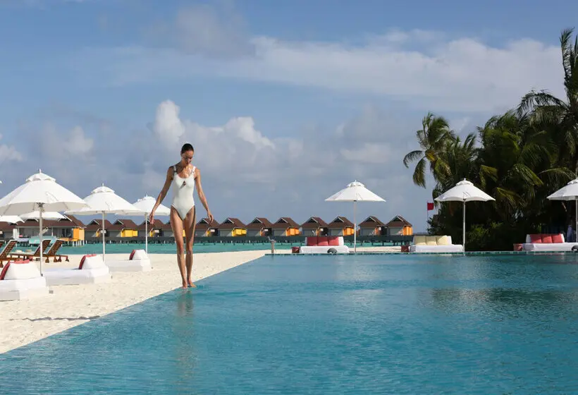 استراحتگاه The Standard, Huruvalhi Maldives