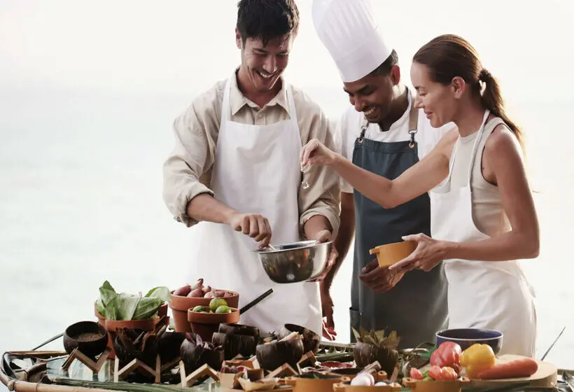 استراحتگاه The Standard, Huruvalhi Maldives