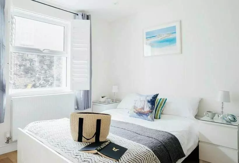10 Fernlea Court