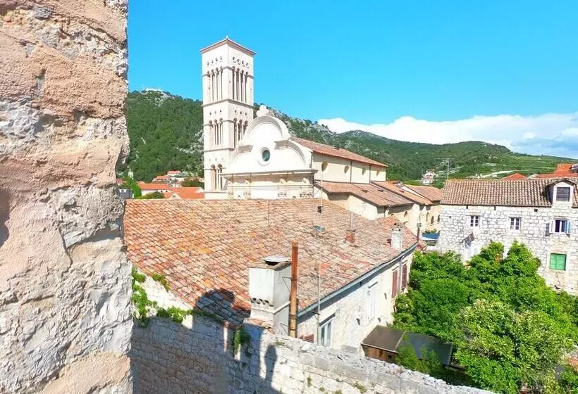 Historic Piazza House & Romantic Hidden Garden