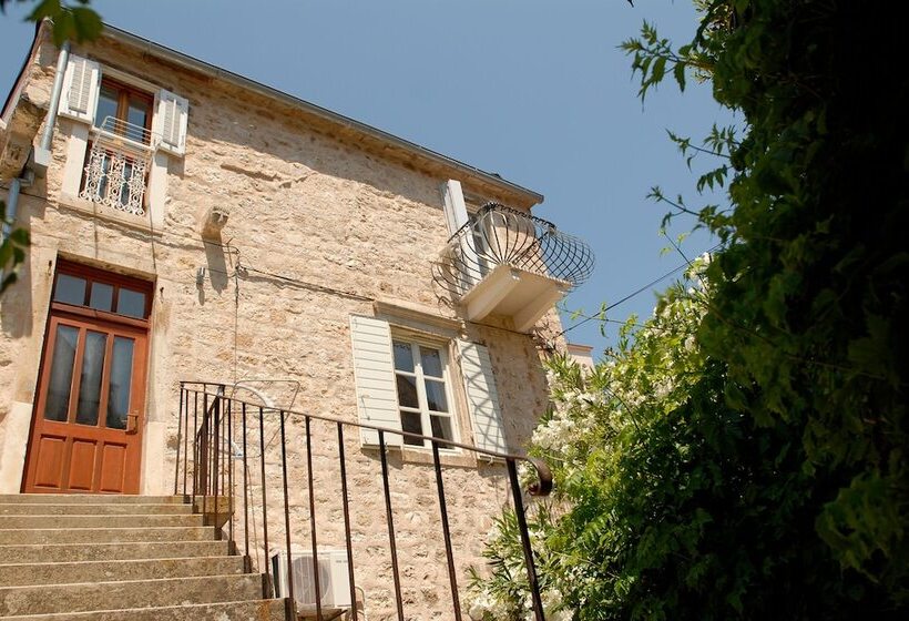 Historic Piazza House & Romantic Hidden Garden