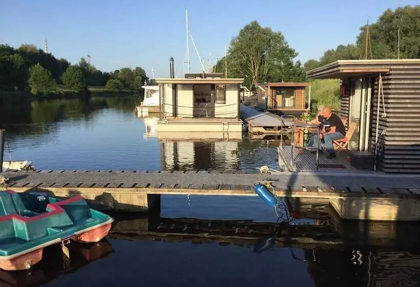 ホテル Hausboot Resort Nordseeküste