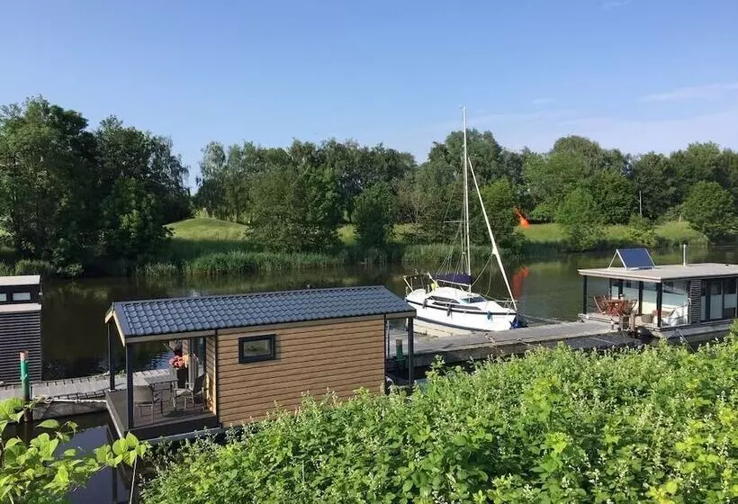 ホテル Hausboot Resort Nordseeküste