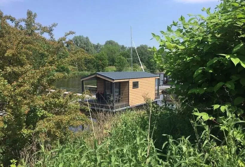ホテル Hausboot Resort Nordseeküste