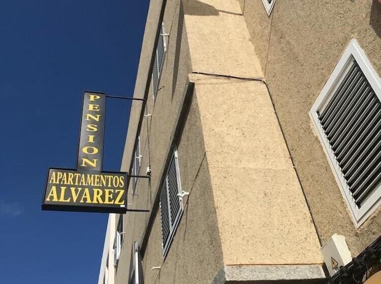 فندق فئة نجمة واحدة Pension Alvarez