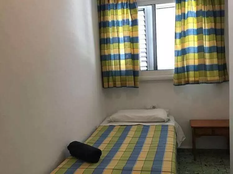 Hostelli Pension Alvarez