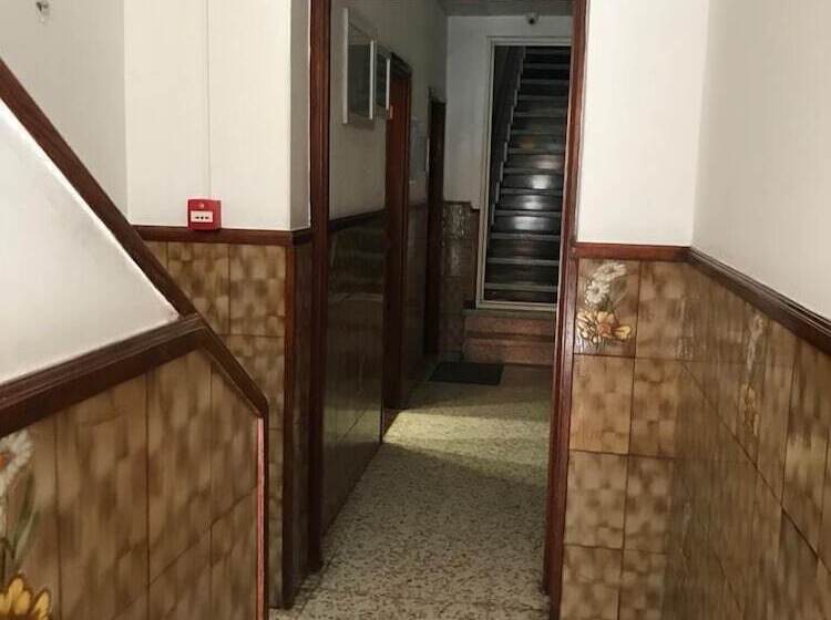 فندق فئة نجمة واحدة Pension Alvarez