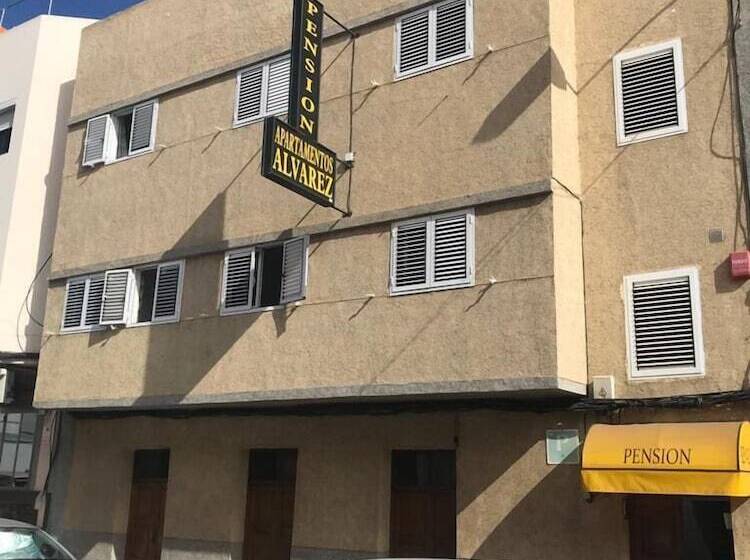 فندق فئة نجمة واحدة Pension Alvarez