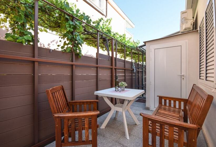 Sunshine Apartments In Baska Voda