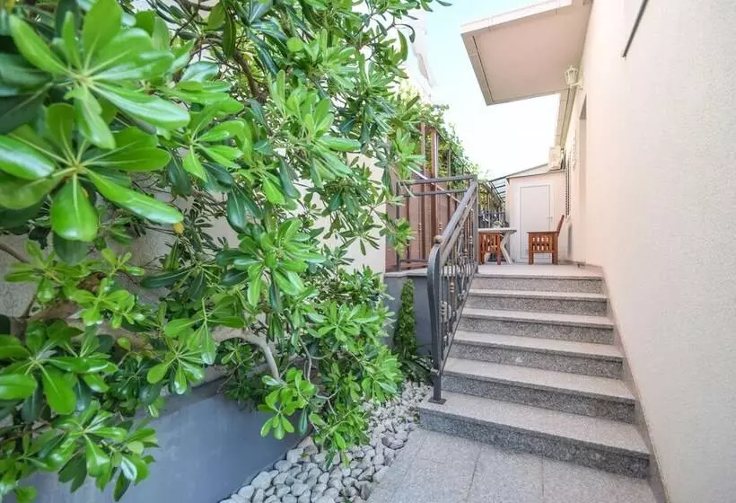 Sunshine Apartments In Baska Voda