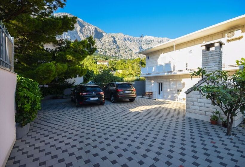 Sunshine Apartments In Baska Voda