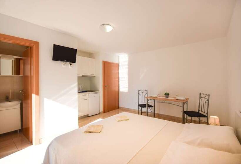 Sunshine Apartments In Baska Voda