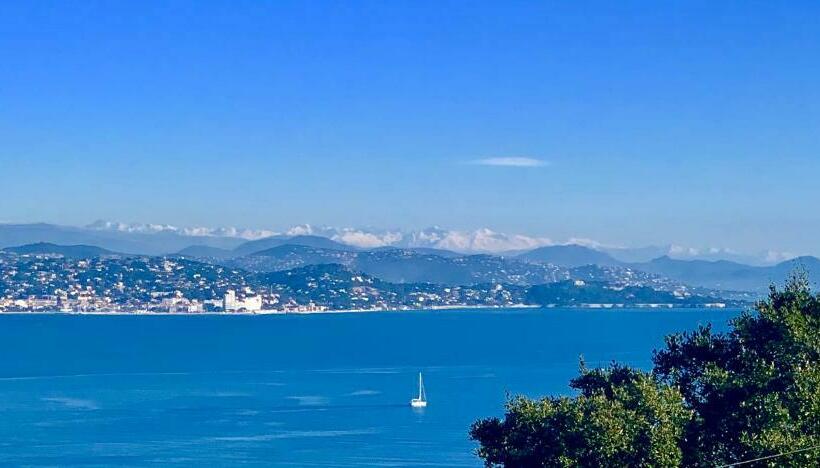 Villa With Magic View Of Bay Of Saint Tropez