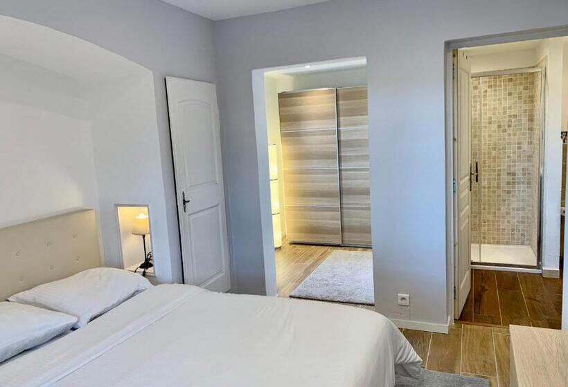 Villa With Magic View Of Bay Of Saint Tropez