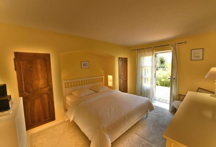 Villa With Magic View Of Bay Of Saint Tropez