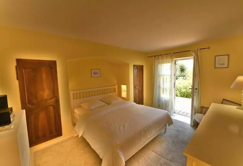 Villa With Magic View Of Bay Of Saint Tropez
