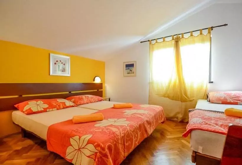 Apartments Zrinka 793