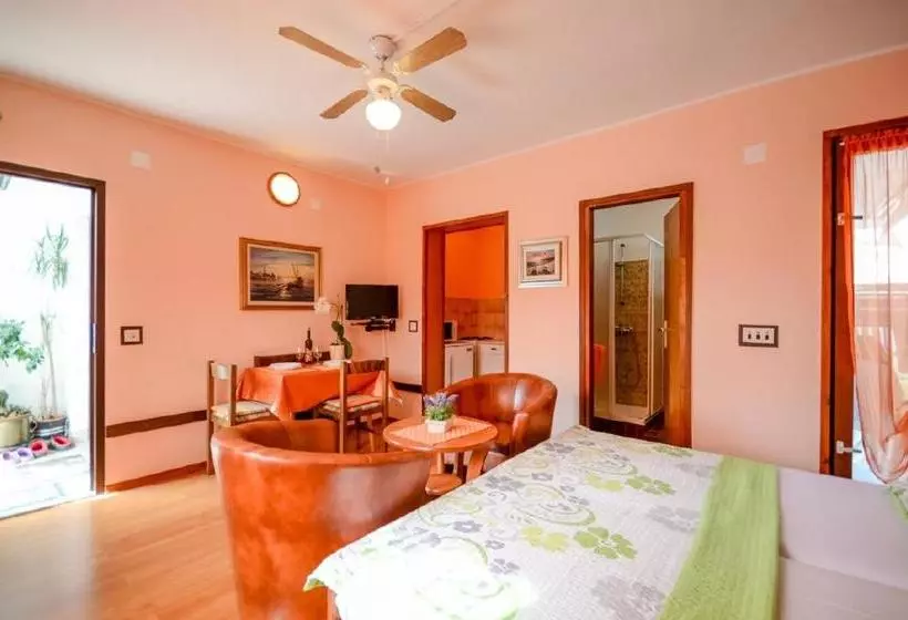 Apartments Zrinka 793