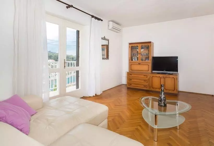 Apartments Marija Brac