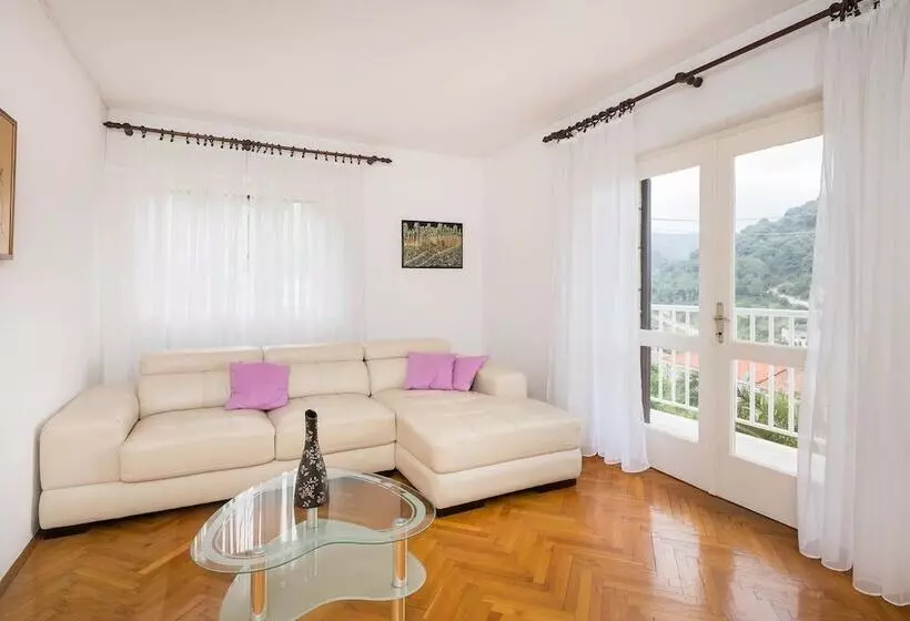 Apartments Marija Brac
