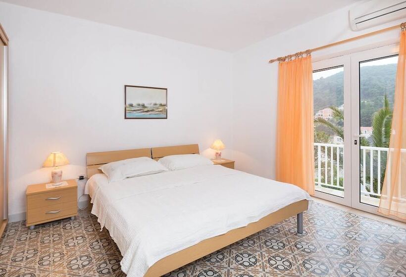 Apartments Marija Brac