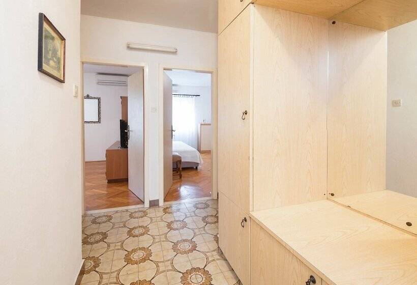 Apartments Marija Brac