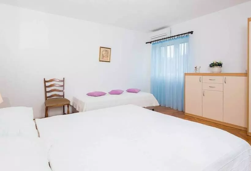 Apartments Marija Brac