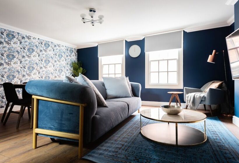 The Old Station House   Stylish & Central 2bdr Apartment